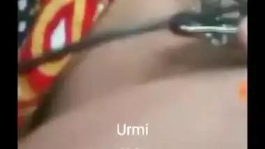 Desi MILF bends exposing XXX butt to online lover jerking off to her