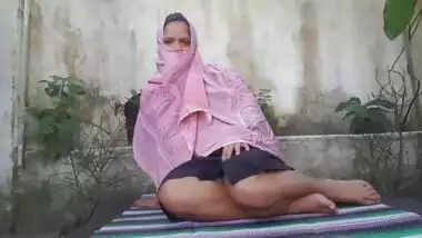 Bangladeshi bf video of a busty slut masturbating on terrace