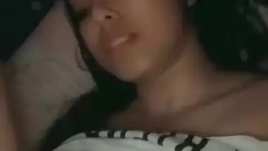 Extremely Sexy Horny Paki Babe Using HairBrush Squarting & Moaning