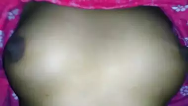 Desi girl show her tight boobs