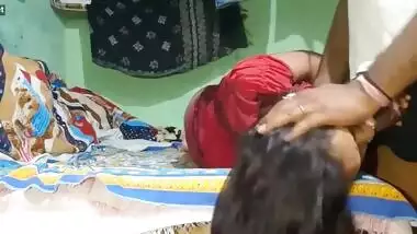 Koi nahi tha ghar par akeli dekh padosi ne chut choudai ki