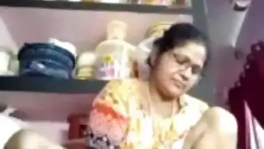 Sudha Aunty Showing Pussy While Cooking