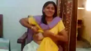 Matured bhabhi giving a boobs show to her devar