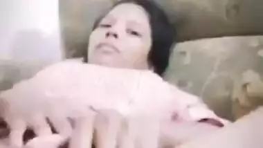 Desi sexy girl fing her pussy