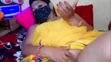 Sexy Geeta Bhabhi Fingering Pussy