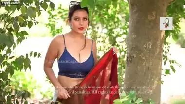 Rimpi NaariMagazine Video (Hot Saree Shoot In Forest)