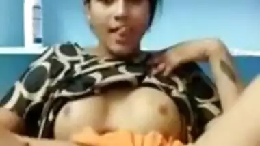 Sexy Desi Girl Showing Boobs and pussy On Video Call