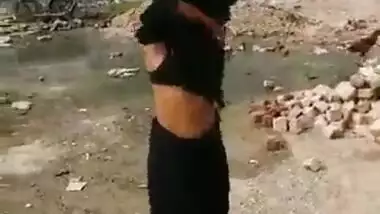 Sexy Pakistani Bhabhi Furiously Strips Clothes For Talash
