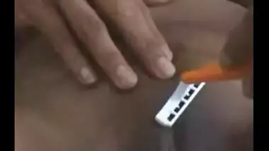 Indian vaani the indian bitch cleaning pussy with razor