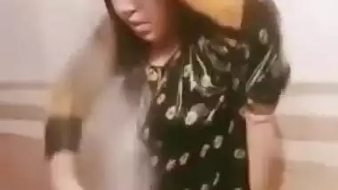 Today Exclusive- Sexy Bangla Girl Bathing