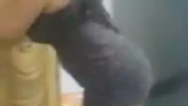 Another Sexy Desi Babe Shaking her assets 