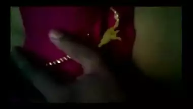 Mallu aunty’s saree removing MMS clip