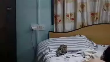 Cute girlfriend round ass showing viral xxx MMS