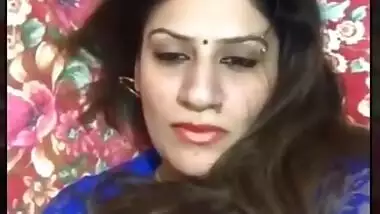 DESI INDIAN HORNY MODEL LIVE TEASING FANS