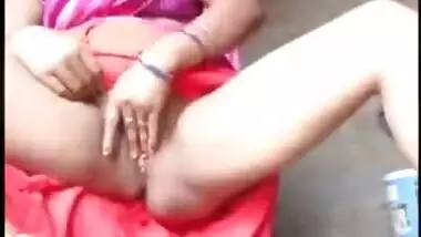 Village aunty exposing yoni