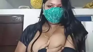 Indian sexy model showing herself to her fan