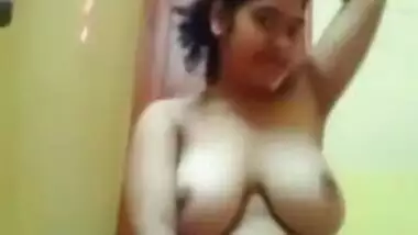 Big boob Indian girl records her first nude video