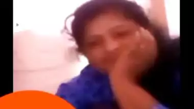 Mallu Bhabi showing Puss