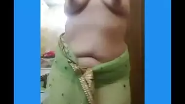 Big ass bhabi navel show in saree