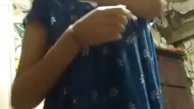 Gaw ki maal showing round big boobs