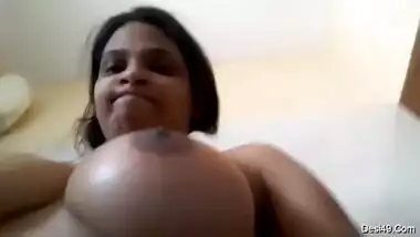 Indian wife has massive breasts and it is a crime not to show them