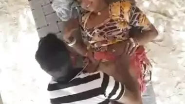 Desi Village Lovers Fucking in Day time