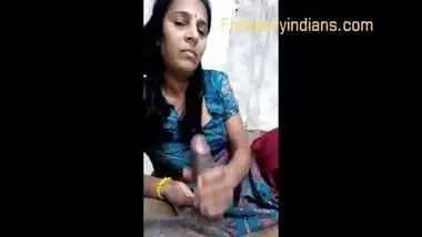 Indian sex of Mature bhabhi playing with loverâ€™s cock