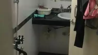 desi aunt bathroom video