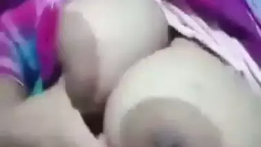 Chubby girl topless boobs like balloons hot MMS