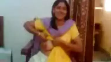 Najmi Aunty Boob Show - Movies.