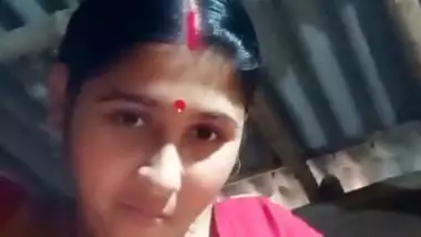 Busty Bengali wife exposing her huge milk tankers