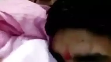 Husband sucks Desi wife's juicy tits and makes XXX video of her boobs