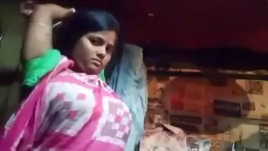 Bangladeshi Boudi showing her big boobies