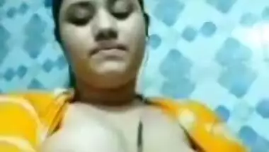 Desi cute wife show her big boobs on cam