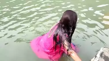 Mumbai Ashu In Sex In Water Public Place Hard Fucking