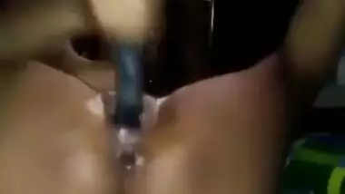 Desi village bhabi fing her hot pussy