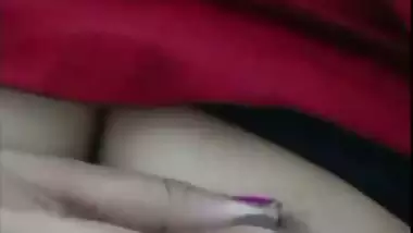 Beautiful Chamet cam girl nude round boobs showing
