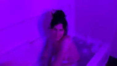 TS Chanel Noir Playing and Cumming in The Bath