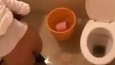 Rishika bhabhi recorder while peeing by hidden cam