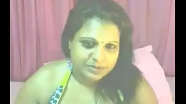 Busty amateur figure Pushpa on cam