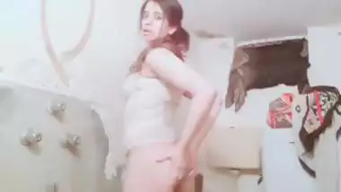 Paki sex girl spreading her big ass in bathroom