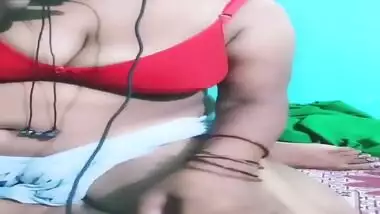 Geeta Chubby Bhabhi Boobs Show