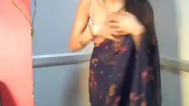 sexy priyaa erotic dancing in saree