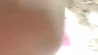 Desi slut tries her best being fucked in the MMS outdoor XXX video