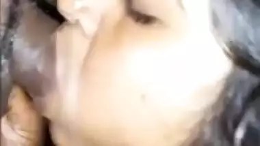 Cute bhabi giving blowjob