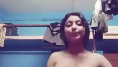 Desi girlfriend exposing boobs on cam for her lover