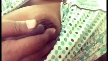 Mallu aunty playing with boobs