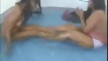 Indian lesbians take bath together