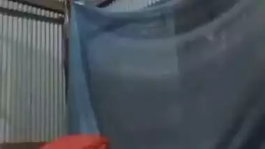 Bangla sex video of a poor aunty bouncing on a plastic bottle