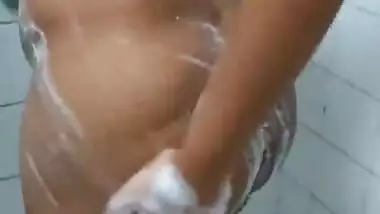 Sexy Tamil Girl Bathing